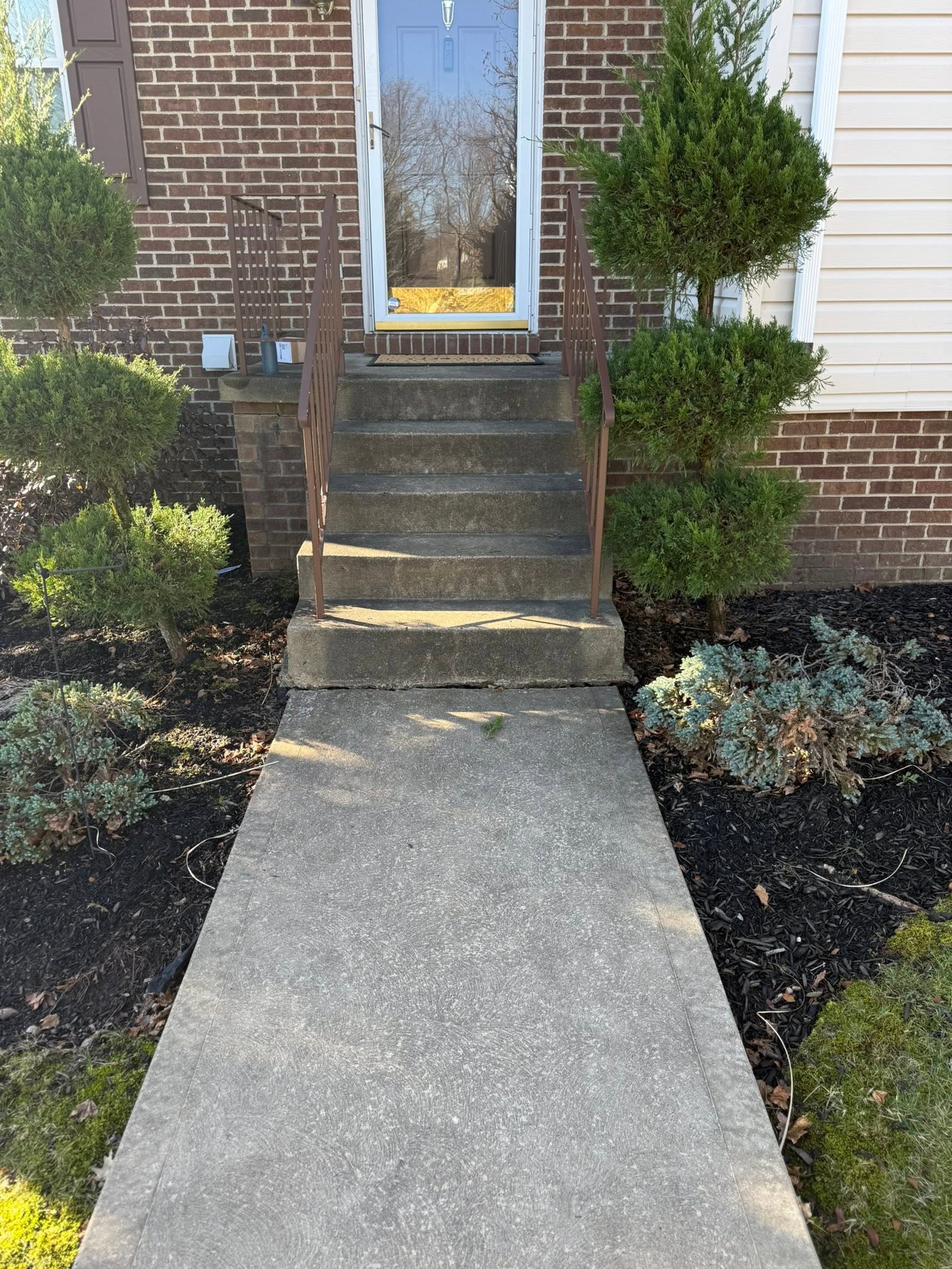 Before: ${alt}